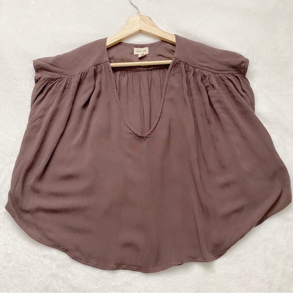 UO Silence & Noise Flowy Dark Mauve V-Neck Cropped Top - Picture 1 of 6